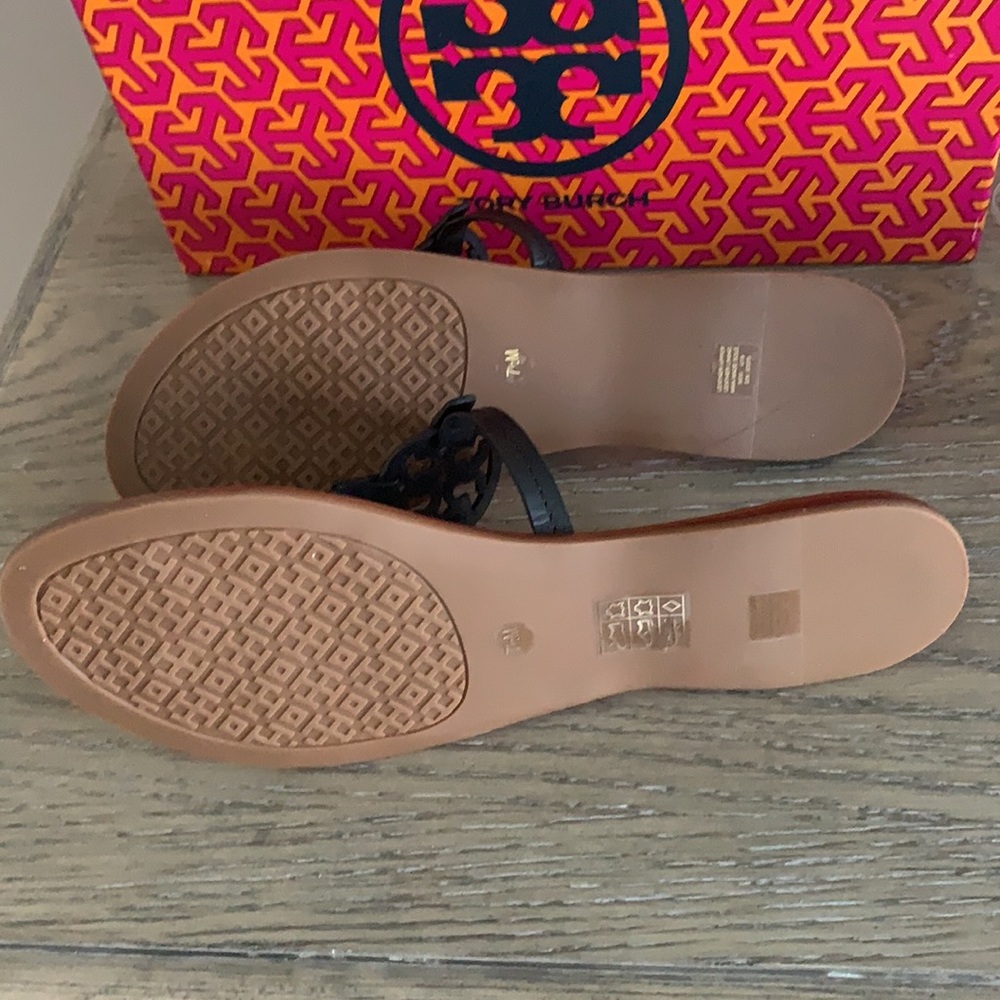TORY BURCH GABRIEL THONG FLATS NWT - Picture 3 of 3
